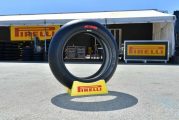 Pirelli renouvelle et élargit sa gamme de pneus moto et scooter pour la course en 2020