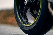 METZELER SPORTEC M9 RR : LE NOUVEAU PNEU SUPERSPORTS POUR RELEVER DE DIFFICILES DÉFIS