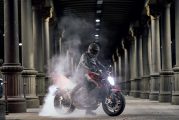 MV AGUSTA : NOUVEAU PARTENARIAT INDUSTRIEL AVEC AKRAPOVIČ