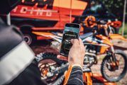 KTM :  : L’APPLICATION MYKTM ET LE KIT CONNECTIVITY UNIT METTENT LA CONFIGURATION DE LA MOTO D’USINE À PORTÉE DE MAIN